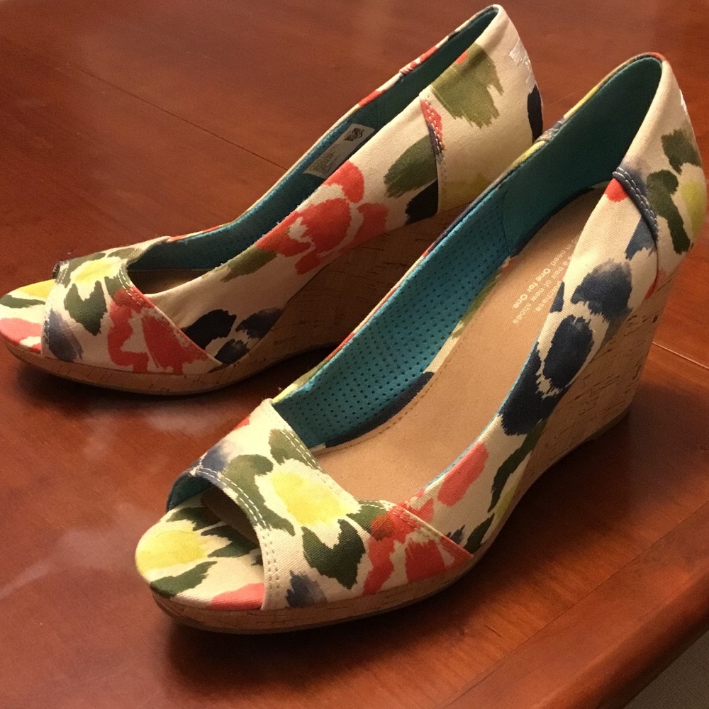 TOMS Stella Peep-toe Wedges, Watercolor Floral - SIZE 10